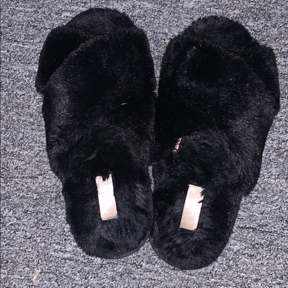 Pink fuzzy slippers size small